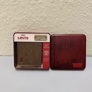 NEW! LEVI’S RFID Blocking Bifold Extra Capacity Men’s Wallet